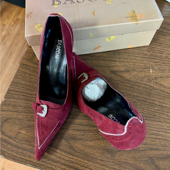 Basconi Women's Imported Italian Leather Heels - Picture 8 of 9